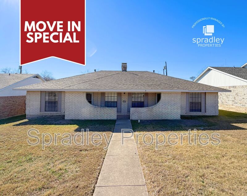 Temple Townhome: 3701B Ivanhoe