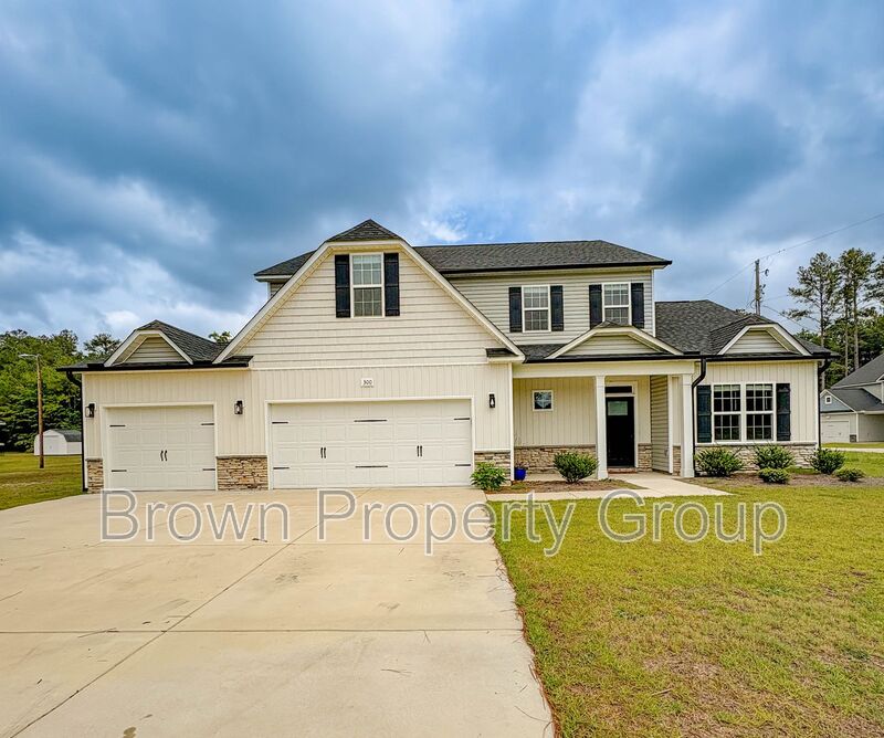 Raeford House: 300 St. Matthews Church Rd