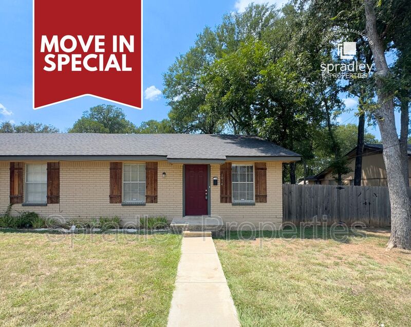 Belton Townhome: 1014 North Wall St