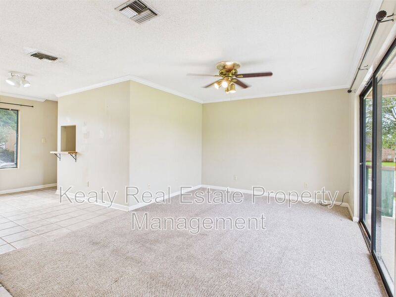 Lafayette House: 307 Cougar Ridge
