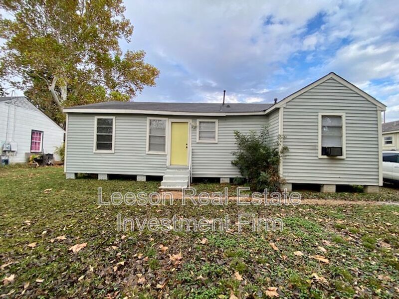 Bossier City House: 2632 & 2634 Foster Street