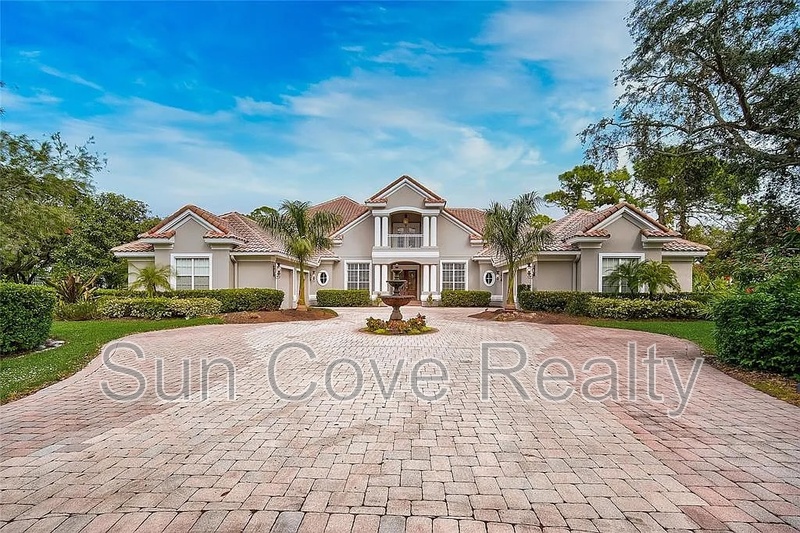 Osprey House: 854 Macewen Dr