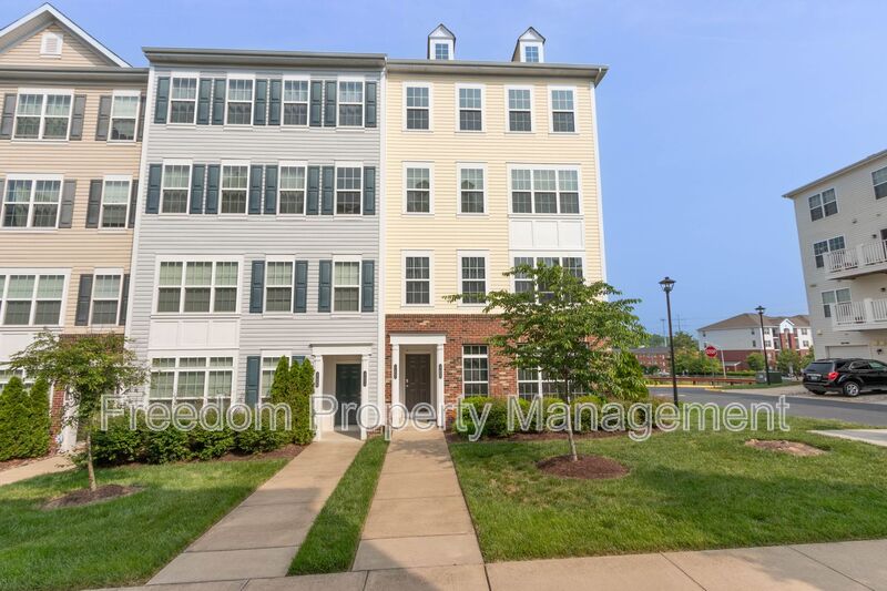 Dumfries Townhome: 17002 Beveridge Dr