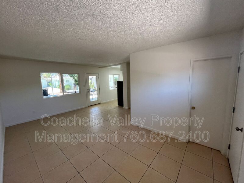 Palm Springs House: 600 E Cottonwood Rd