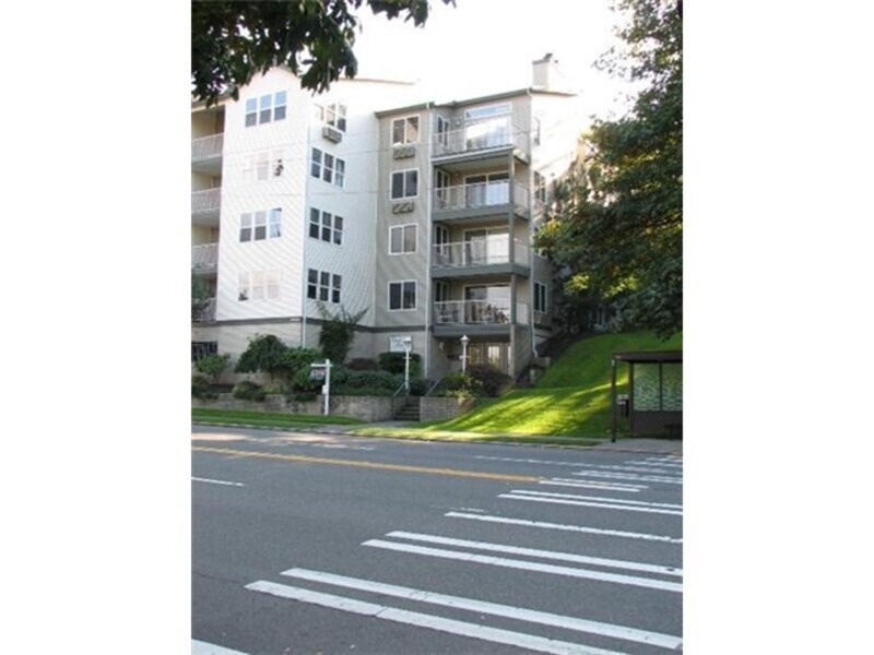 Seattle Condo: 965 W Nickerson St