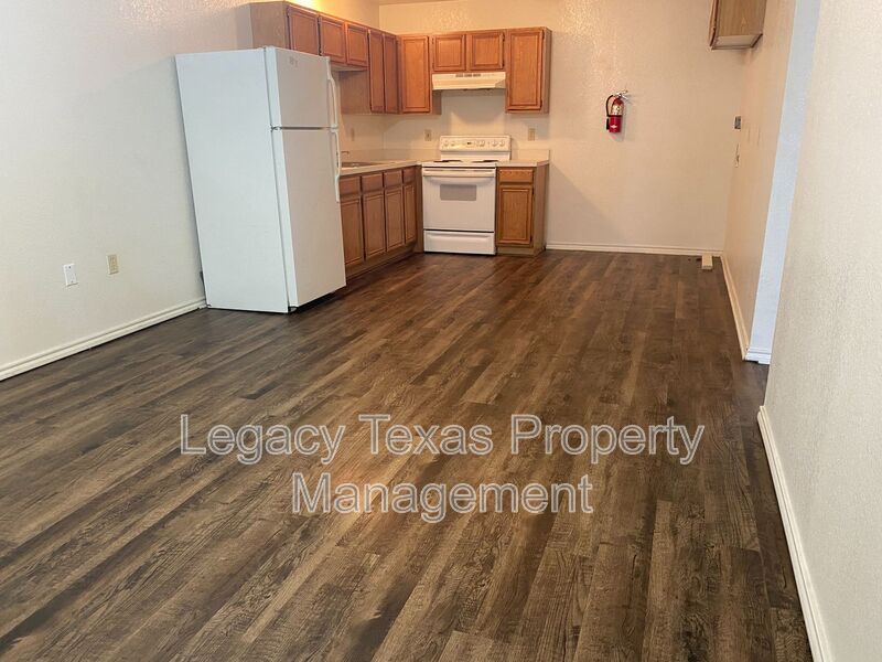 Cleburne Condo: 1108 Williams Ave