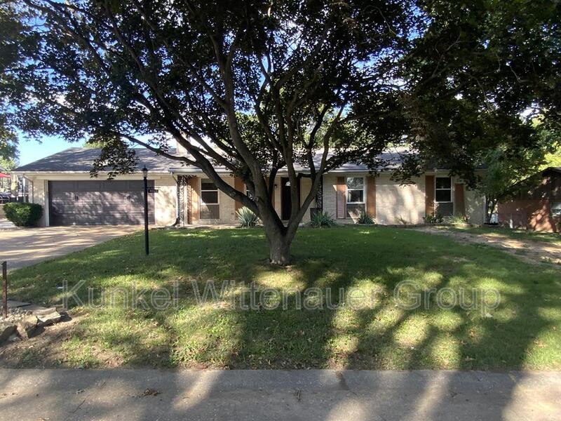 Belleville House: 2249 Wendy Way Drive