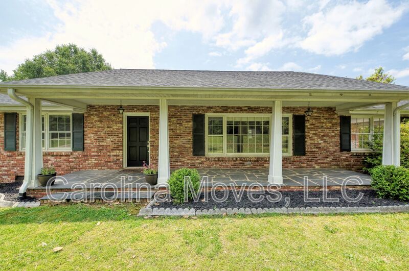 Spartanburg House: 1881 Fernwood Glendale Road