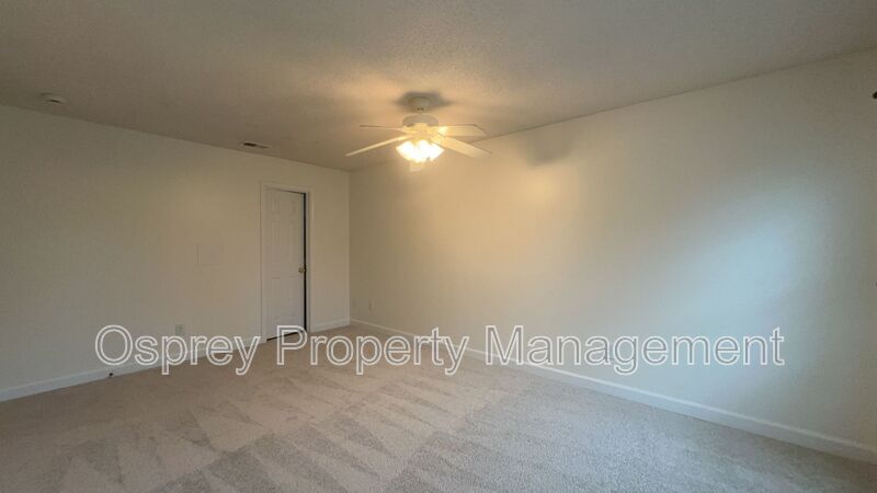 Spacious 4-Bedroom Home with Sunroom! - Photo 27