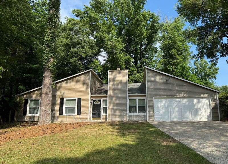 Kennesaw House: 2993 Owens Meadow Dr. NW