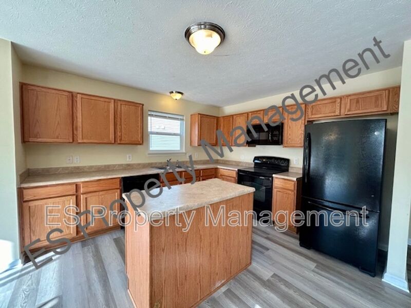 RENOVATED 3 Bedroom 2 Bathroom Ranch Style Home in Warren! - Photo 12