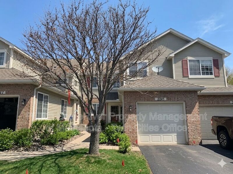 Eagan Townhome: 2245 Creekside Ct