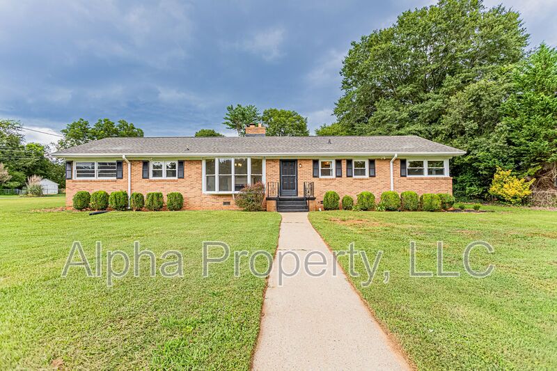 Greer House: 101 Benjamin Ave