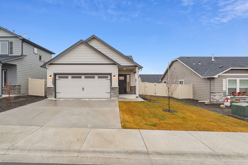 Kuna House: 2264 East Misty Falls Street