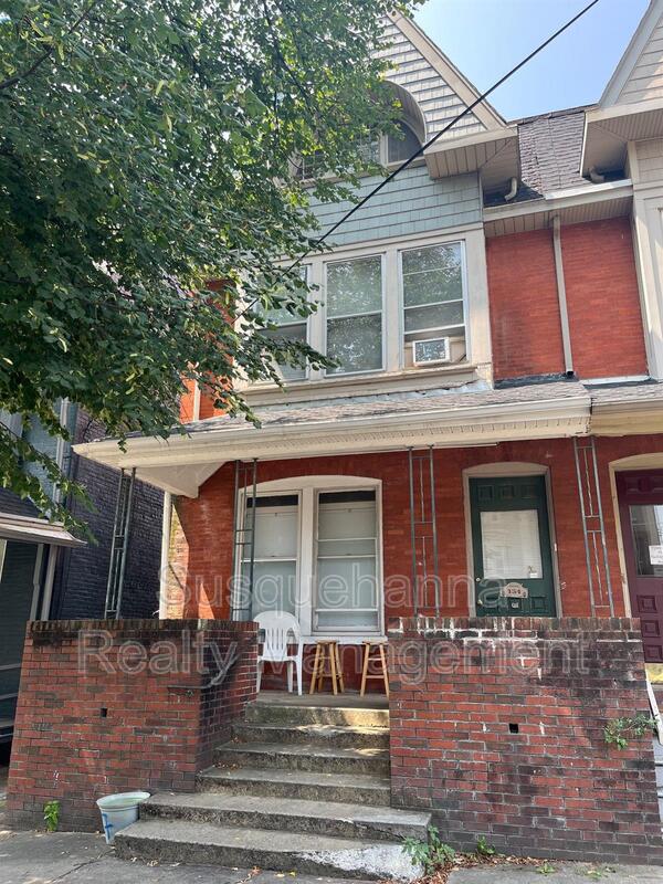 Lancaster Condo: 134 College Ave. REAR