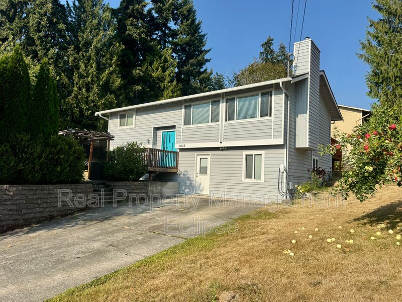 Kirkland House: 11102 126th Ave NE