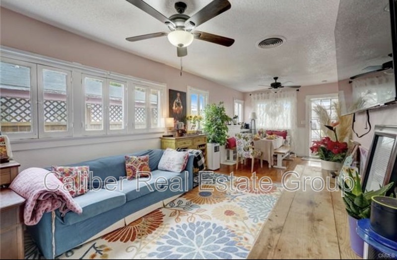 Orange Condo: 817 1/2 Palmyra