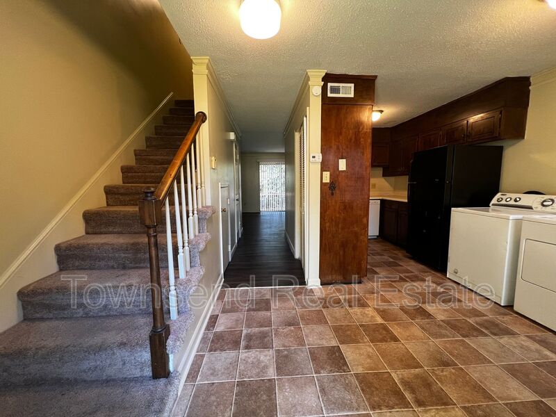 Fayetteville House: 113C Bradford Ave