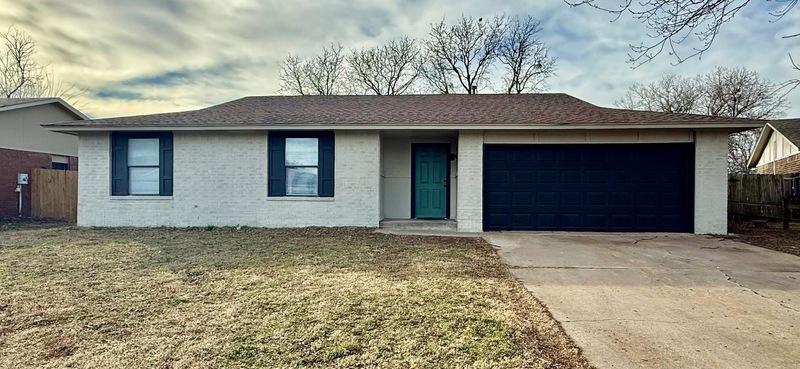 Owasso House: 8212 North 118th East Avenue