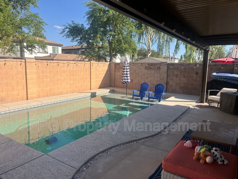 Surprise House: 16749 N 157th Ave