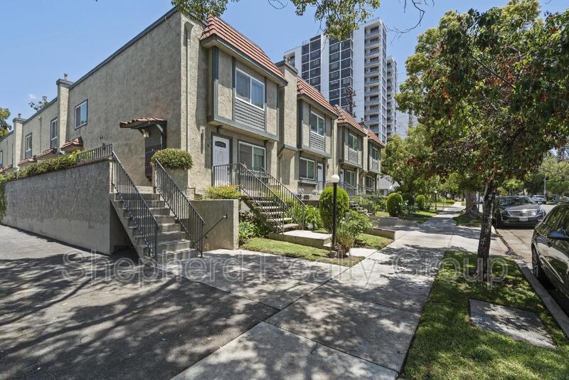 Glendale Townhome: 405 Pioneer Drive