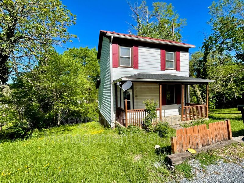 Staunton House: 410 Gooch St