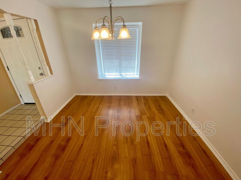 ADORABLE 3 bed/1 bath/1 car garage move-in ready home, located minutes from 410! - Photo 5