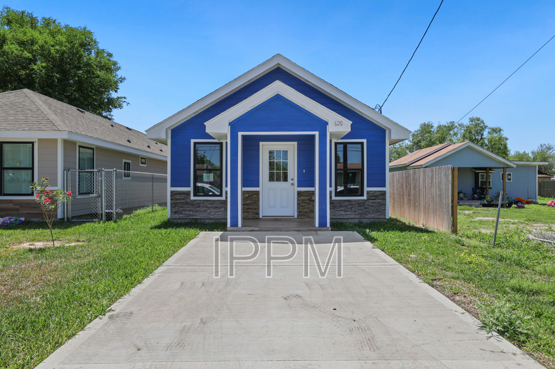Weslaco House: 620 Llano Grande