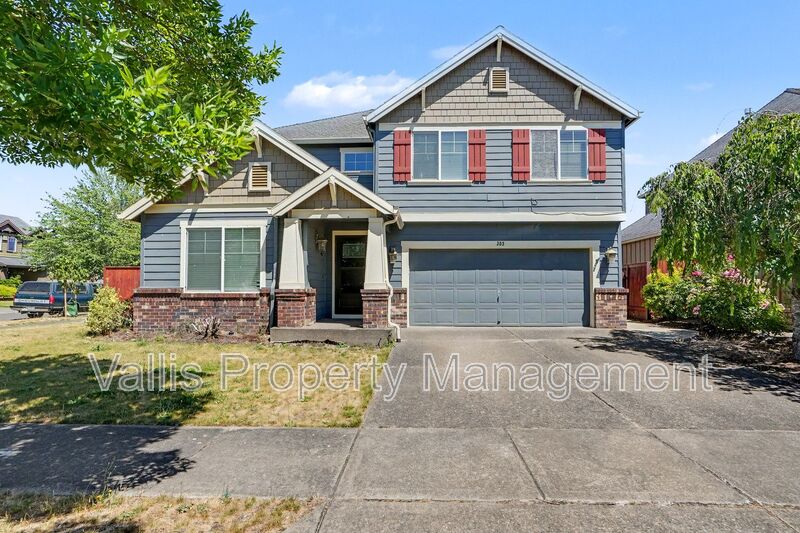 Albany House: 305 Southeast Casting Street