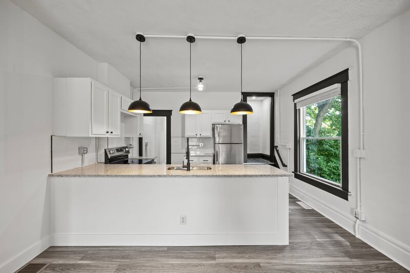 Columbus Condo: 945 E. Whittier Ave