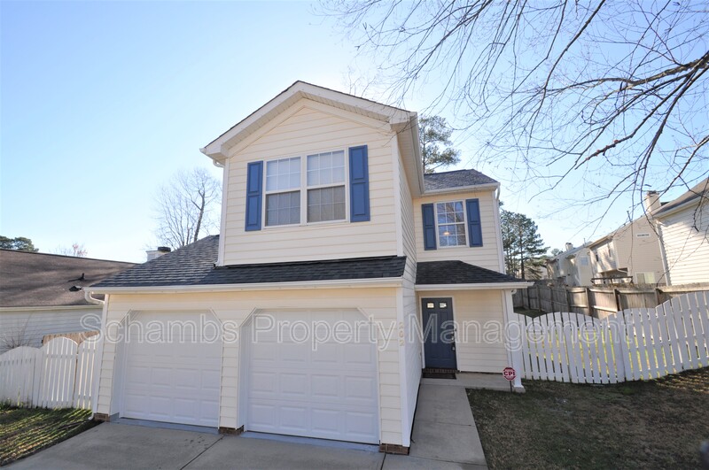 Apex House: 202 Thorncrest Dr
