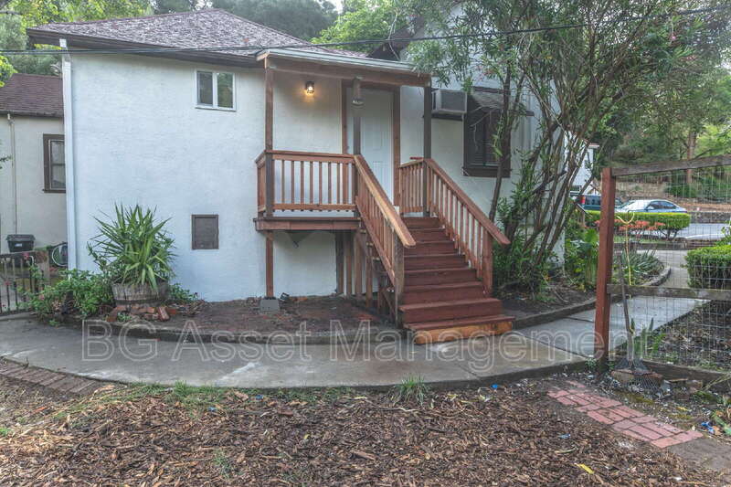Martinez Condo: 2803 Sabral Cir