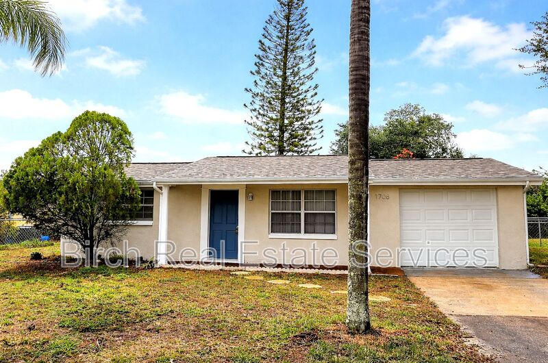 Holiday House: 1708 Springdale Drive