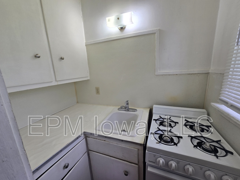 Waterloo House: 2836 Independence Avenue #4