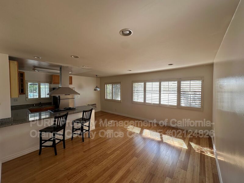 Los Angeles House: 1930 N Vermont Ave