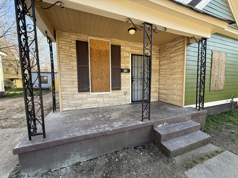 Memphis House: 741 East Trigg Avenue