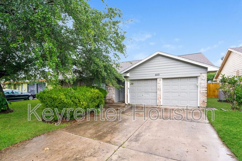 Houston House: 4419 Curly Oaks Dr