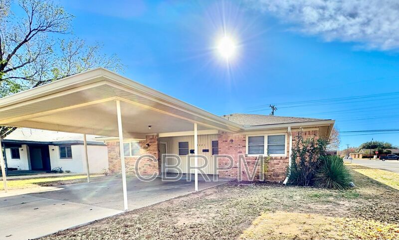 Lubbock House: 3221 33rd B