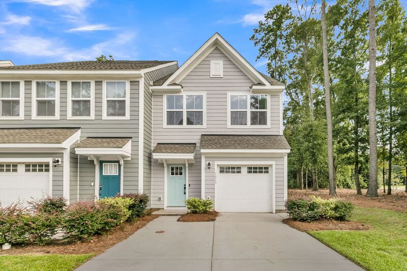 Summerville Townhome: 1010 Crescent Cove Lane
