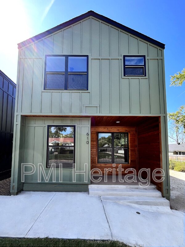 Rogers Townhome: 610 N 6th St