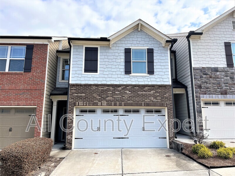 Woodstock Townhome: 220 Bobbie Way