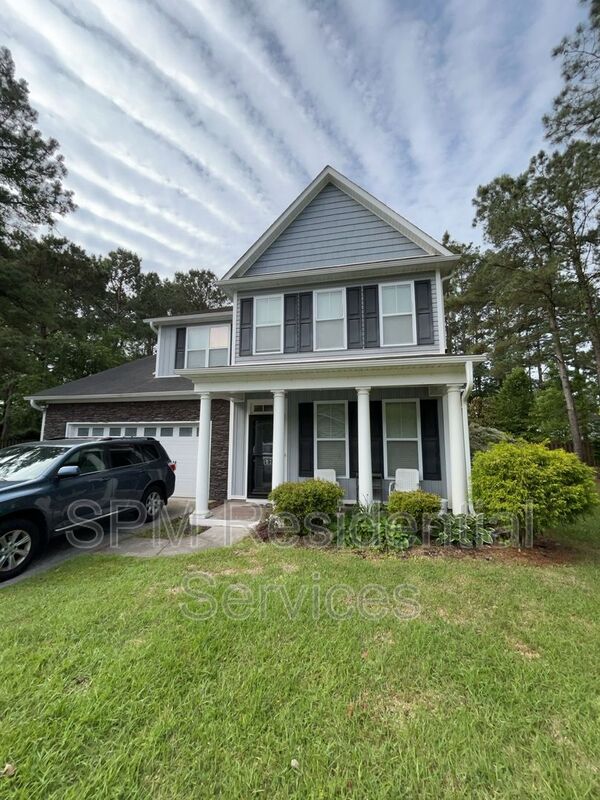Hampstead House: 107 Roughleaf Trl