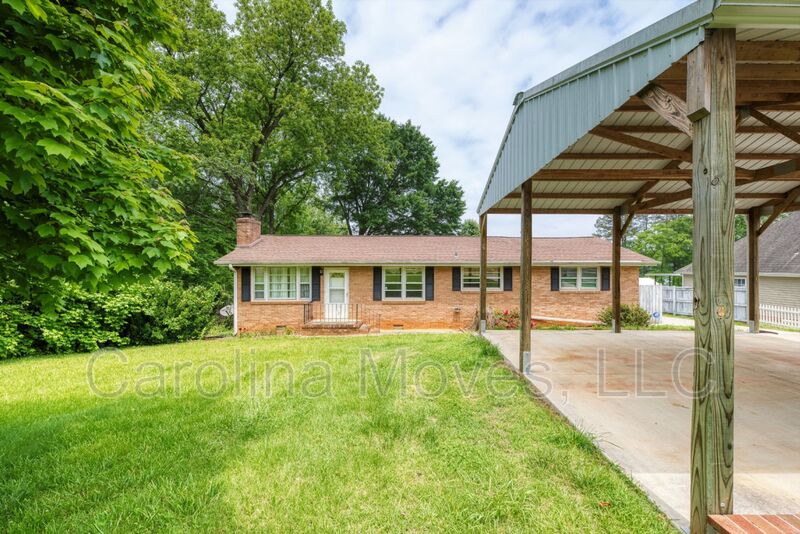 Greer House: 1760 Memorial Drive Extension