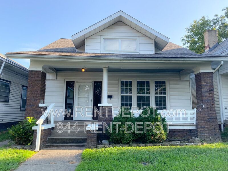Evansville House: 613 E Gum St