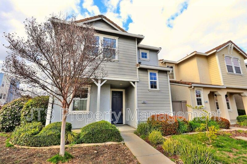 Rancho Cordova House: 10921 Oakham Drive