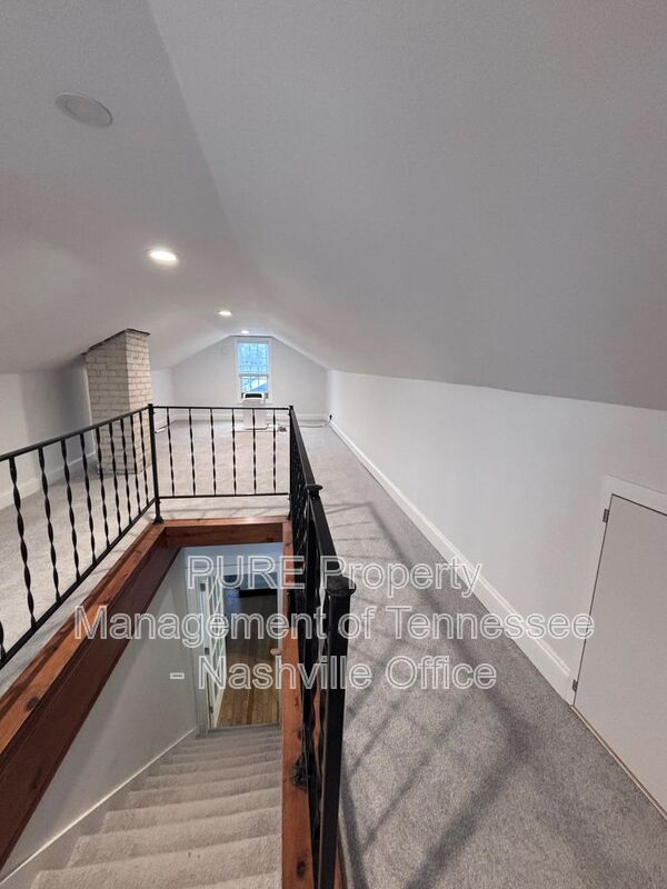 Nashville House: 3715 Hilltop Ln