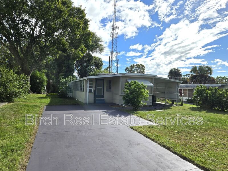 Port Richey House: 7106 Commons Boulevard