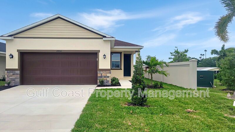 Palmetto House: 2896 89th Street Circle East