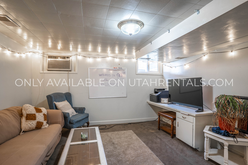 Provo House: 547 E 400 N