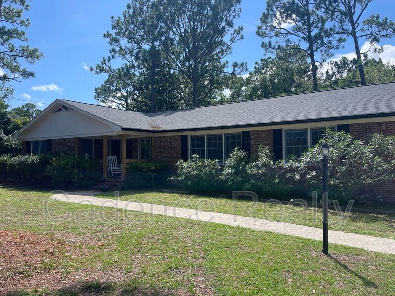 Wilmington House: 114 S Cardinal Drive